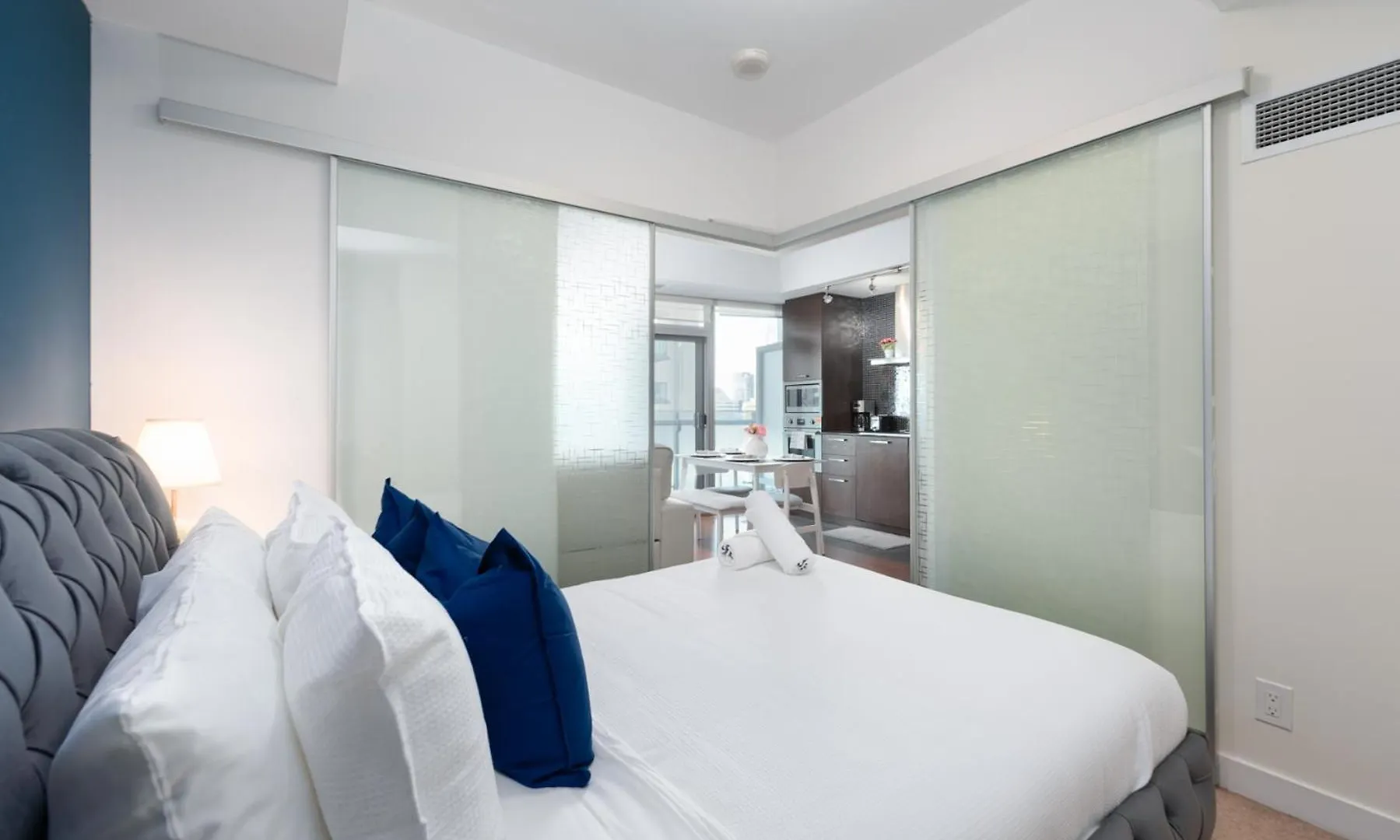 Downtown Suites Toronto Apartment